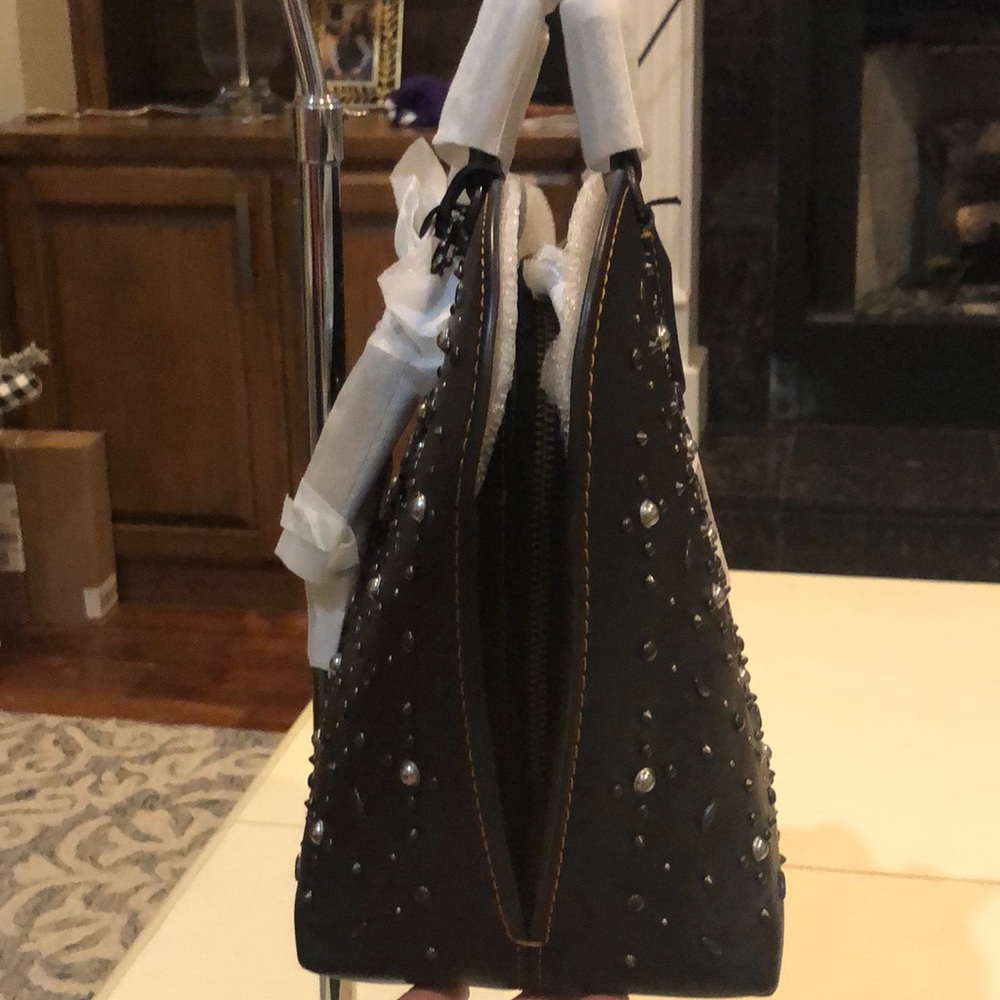 New Women's Black Dakotah Satchel - Picture 5 of 16